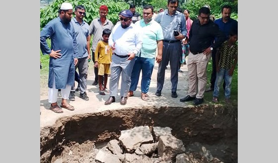 ক্ষতিগ্রস্থ গাইবান্ধা শহর রক্ষা বাঁধ পরিদর্শন করলেন জেলা প্রশাসক