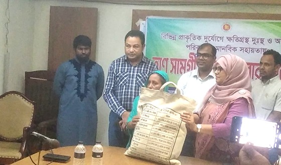 বাজিতপুরে জেলা প্রশাসকের সঙ্গে মতবিনিময় সভা ও দু:স্থদের খাবার বিতরণ