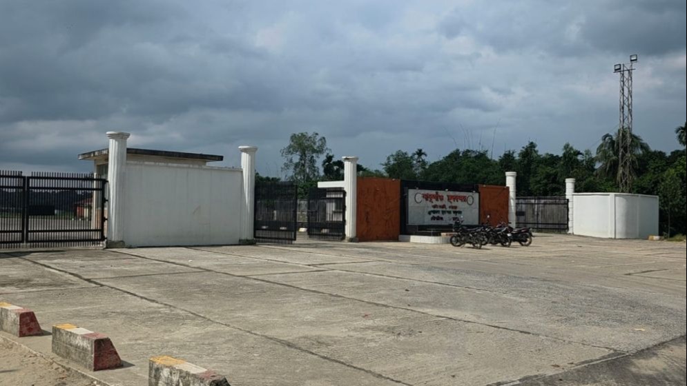 শেরপুর নাকুগাঁও স্থলবন্দরে এক মাস ধরে আমদানি-রপ্তানি বন্ধ