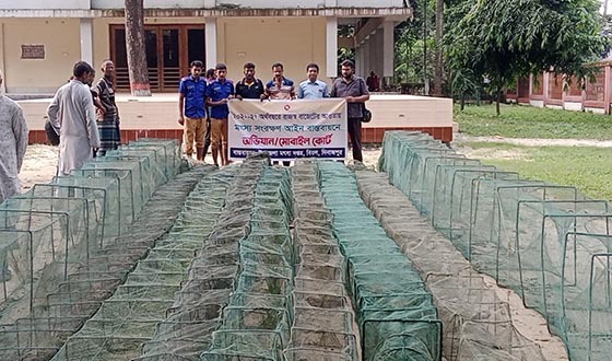 বিরলে দেশীয় মাছের প্রজাতি রক্ষায় নিষিদ্ধ চায়না দুয়ারী ও কারেন্ট জাল জব্ধ
