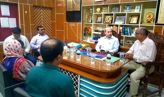 গোমস্তাপুরে বিভিন্ন সরকারি অফিস ও প্রতিষ্ঠান পরিদর্শন করলেন জেলা প্রশাসক