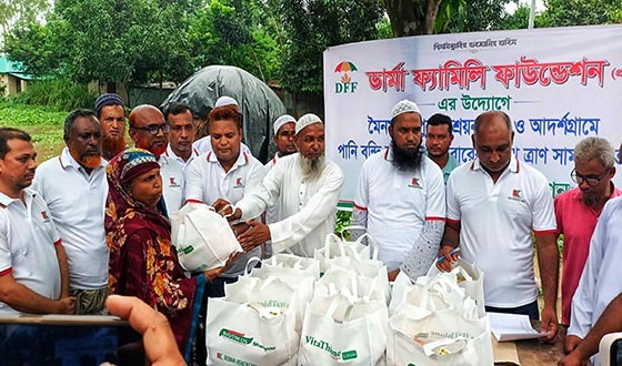 মান্দায় পানিবন্দি ২৫০ পরিবারের পাশে 'ডার্মা ফ্যামিলি ফাউন্ডেশন'