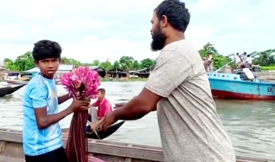 দক্ষিণের জনপদে জীবন সংগ্রাম, এক মুঠো ভাতের জন্য প্রতিদিনের লড়াই