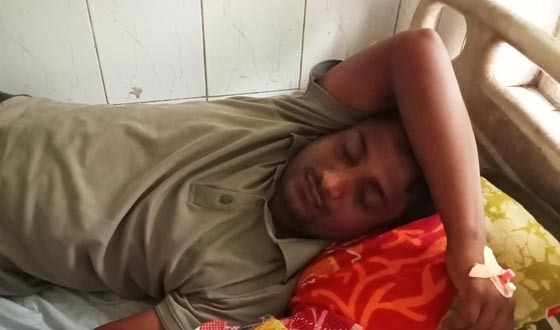 কলারোয়ায় পূর্ব শত্রুতার জেরে যুবককে কুপিয়ে জখম