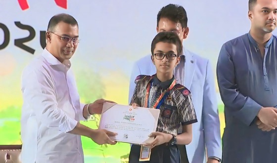 রাণীনগরের কৃতি শিক্ষার্থী রাফি পুরস্কার নিলেন প্রধানমন্ত্রীর হাত থেকে