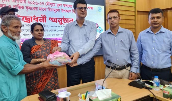 শেরপুরে তুলা উন্নয়ন বোর্ডের কৃষি উপকরণ বিতরণ