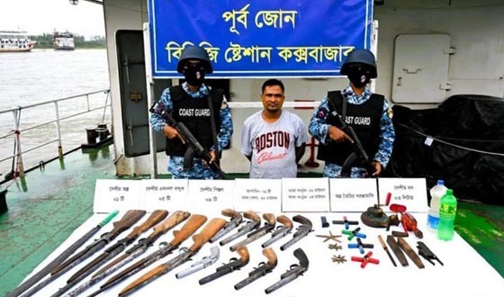 মহেশখালীতে অস্ত্র, গোলাবারুদ ও অস্ত্র তৈরির সরঞ্জামাদিসহ  আটক ১