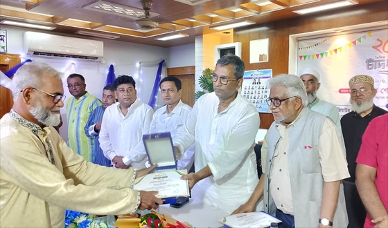 দৈনিক চাঁদপুর প্রবাহের 'রজতজয়ন্তী আজীবন সম্মাননা' পেলেন শাহাদাত