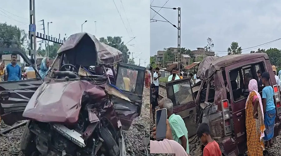 ভারতে স্কুল বাসে ট্রেনের ধাক্কায় নিহত ৩, হতাহত বহু