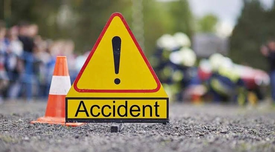 সন্তান প্রসবের জন্য হাসপাতালে যাওয়ার পথে ট্রাকের ধাক্কায় নিহত শিক্ষিকা