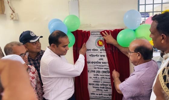 রাণীনগর উপজেলা পরিষদে পরিদর্শন কক্ষের উদ্বোধন