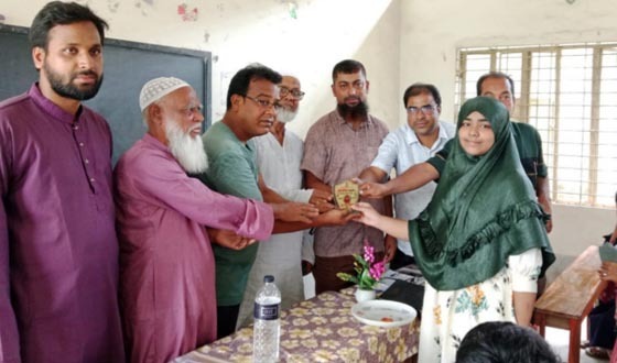 বুধহাটা কেজি স্কুলে বৃত্তিপ্রাপ্ত শিক্ষার্থীদের সংবর্ধনা প্রদান