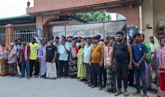 বেতন বৈষম্য অবসানের দাবিতে সৈয়দপুরে কর্মরত হরিজনদের বিক্ষোভ