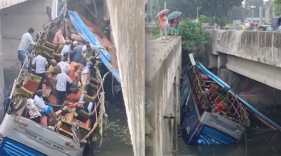 মানিকগঞ্জের বাস উল্টে খাদে: একজন নিহত, আহত ৪০