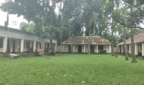 বলগাড়ী উচ্চ বিদ্যালয়ের  প্রধান শিক্ষককে ঘিরে বিতর্ক, পাঠদান বন্ধ