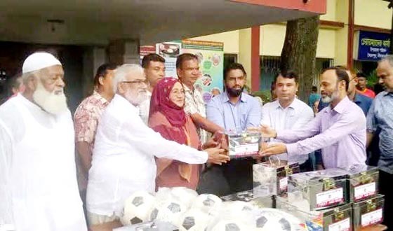সৈয়দপুরে শিক্ষার্থীদের মাঝে খেলার উপকরণ বিতরণ