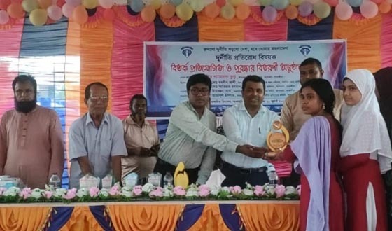আশাশুনিতে দুর্নীতি প্রতিরোধ বিষয়ক রচনা ও বিতর্ক প্রতিযোগিতা