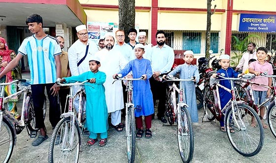 সৈয়দপুরে শিক্ষার্থীদের মাঝে বাইসাইকেল বিতরণ
