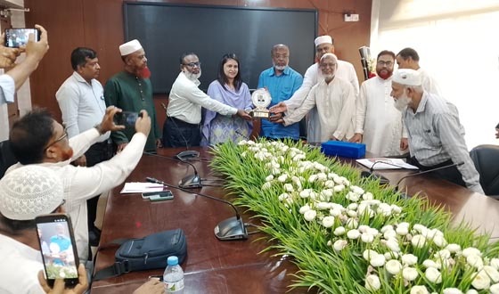 গজারিয়ায় মাধ্যমিক শিক্ষা অফিসারকে সংবর্ধনা