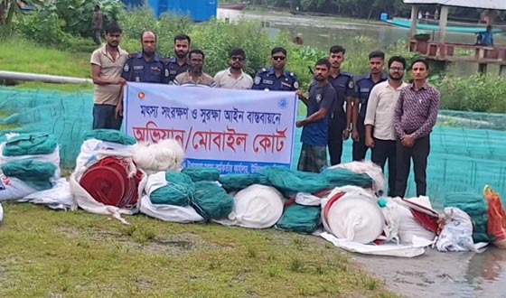 উজিরপুরে অভিযানে অর্ধকোটি টাকার নিষিদ্ধ জাল জব্দ