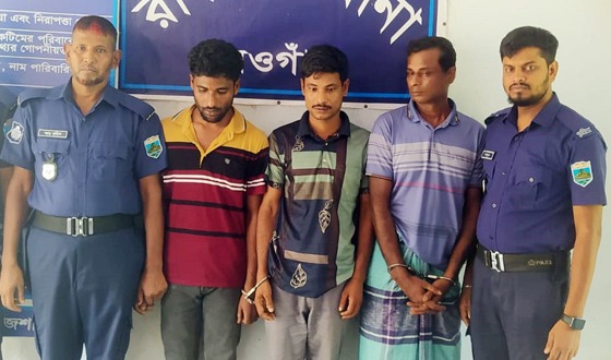 রাণীনগরে পুলিশের অভিযানে গ্রফতার ৩,  চুরির ৫ গরু উদ্ধার
