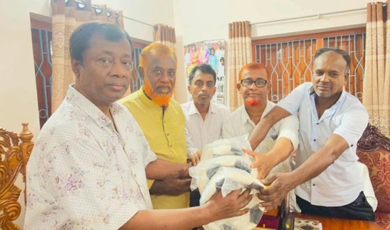 নড়াইলে ফুটবল বিতরণ কর্মসূচির উদ্বোধন করলেন এমপি জাহাঙ্গীর