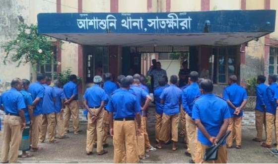 আশাশুনিতে গ্রাম পুলিশদের প্যারেড অনুষ্ঠিত