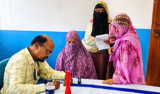 পাবনার আটঘরিয়ায় বিনামূল্যে চক্ষু সেবা ক্যাম্প