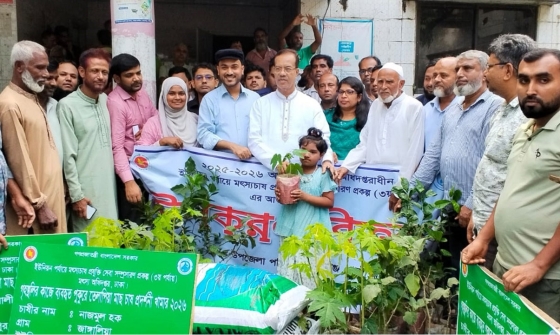 কালীগঞ্জে ক্ষুদ্র ও প্রান্তিক কৃষকদের বিভিন্ন উপকরণ বিতরণ