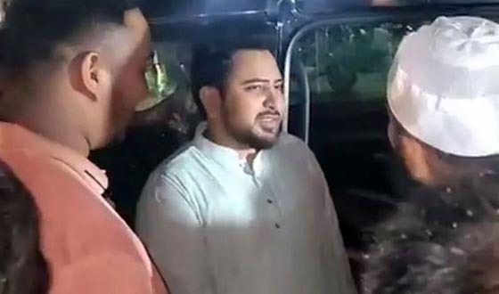 নকলায় শহীদ পরিবারের সঙ্গে সাক্ষাৎ করলেন নাহিদ ইসলাম