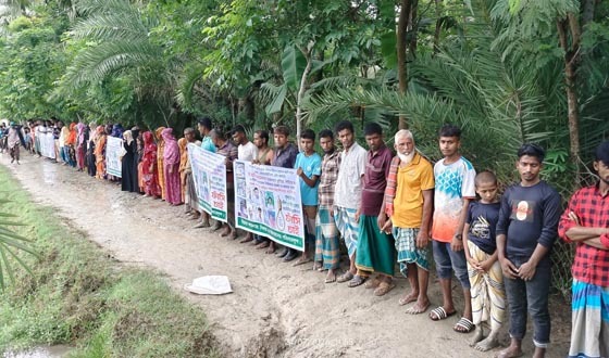 বৃদ্ধকে পিটিয়ে হত্যা, সন্ত্রাসীদের গ্রেফতারের দাবিতে মানববন্ধন
