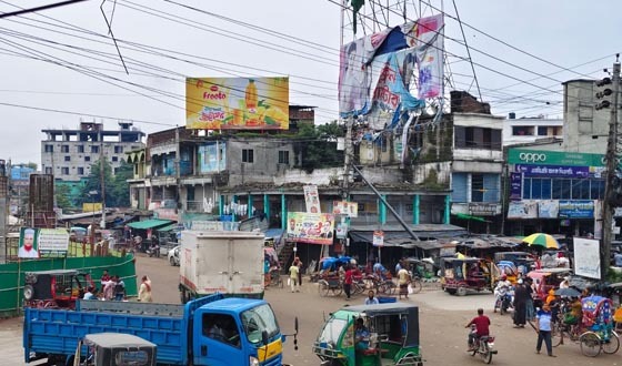 কালীগঞ্জ শহরে প্রধান সড়ক দখলমুক্ত হচ্ছে না, বাড়ছে জনদূর্ভোগ