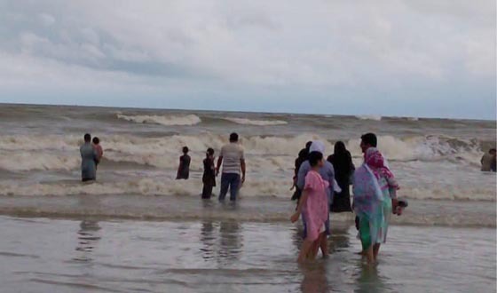কক্সবাজার সমুদ্র সৈকতে গোসলে নেমে পর্যটক নিখোঁজ