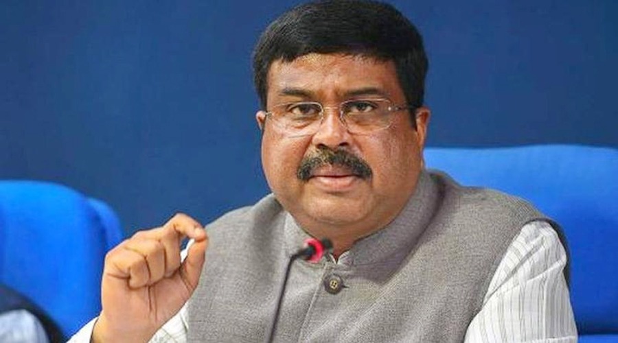 অবশেষে আন্দোলনের মুখে পদত্যাগ করলেন ভারতের শিক্ষামন্ত্রী