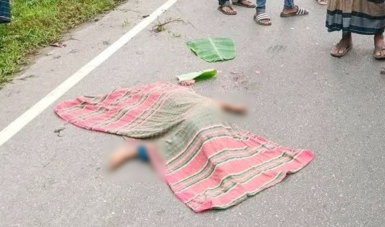 লালমোহনে বাস চাপায় শিশু নিহত