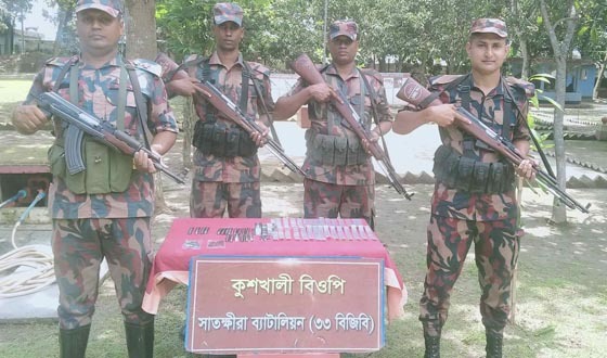 সাতক্ষীরা সীমান্তে চোরাচালানি পণ্য ও মাদক জব্দ