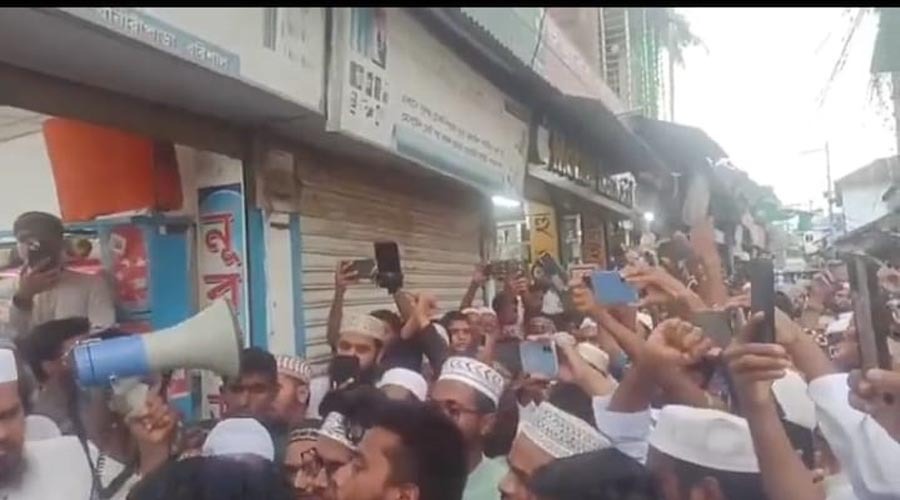 বিশ্ব নবীকে নিয়ে কটুক্তির প্রতিবাদে তৌহিদী জনতার বিক্ষোভ