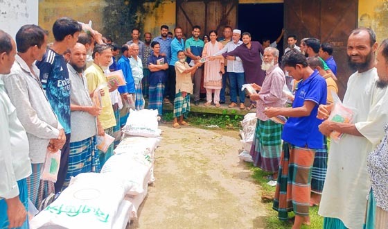 কাউখালীতে কৃষকদের বিনামূল্যে বীজ ও সার বিতরণ
