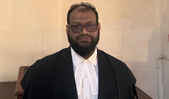 লালমোহনের মনিরুল লন্ডন থেকে অর্জন করলেন ব্যারিস্টার ডিগ্রি