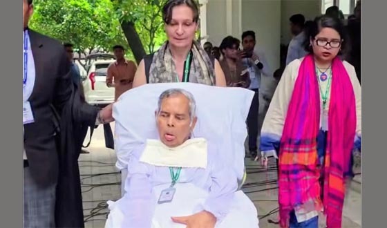 ট্রাইব্যুনালে দীপু মনিকে দেখতে এসেছেন অসুস্থ স্বামী