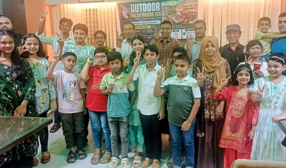 শেরপুরে ইংরেজীতে কথা বলার আউটডোর প্রদর্শনী