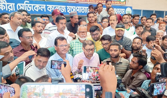 স্বাস্থ্যমন্ত্রীর আকস্মিক পরিদর্শন, অনুপস্থিত চিকিৎসকের বিরুদ্ধে ব্যবস্থার নির্দেশ