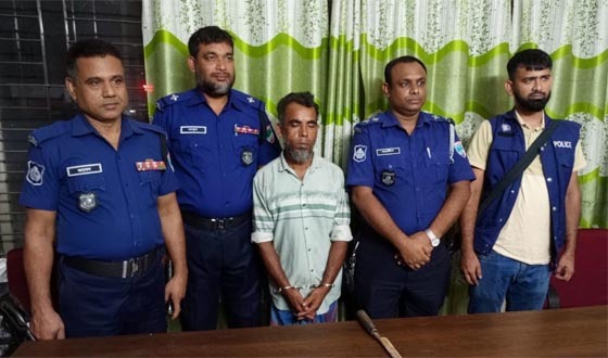 দৌলতপুর সীমান্তে সামিরুল হত্যা মামলার আসামী অস্ত্রসহ আটক