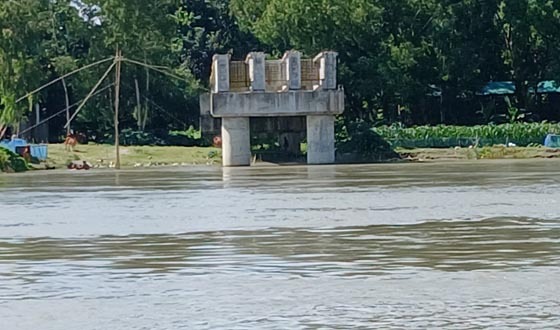 মুখ থুবরে পড়েছে যমুনা সেতু-ঢাকা মহাসড়কের বিকল্প পথ