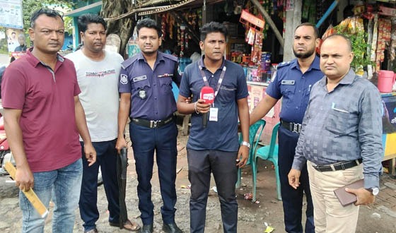 দাকোপে ভূয়া সাংবাদিক আটক