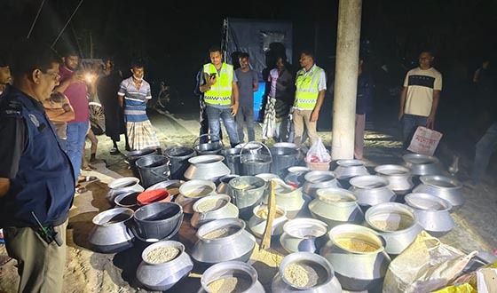 পোরশায় মদ তৈরীর উপকরণ সহ চোলাই মদ জব্দ