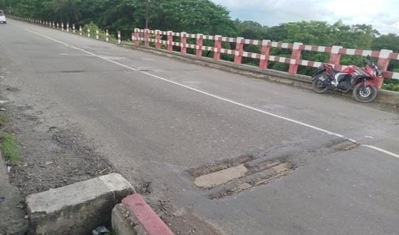 বীরশ্রেষ্ঠ মহিউদ্দিন জাহাঙ্গীর সেতুর বেহাল দশা, বাড়ছে দুর্ঘটনার ঝুঁকি
