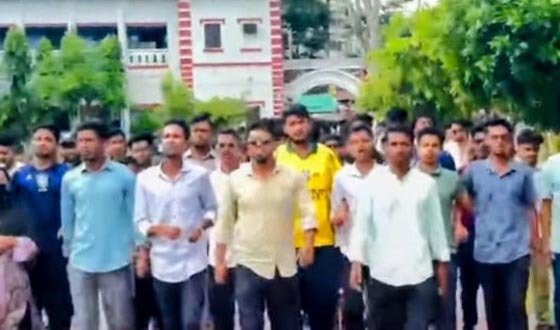 চাঁদপুর কলেজের ক্যাম্পাস অনুমোদনকে স্বাগত জানিয়ে আনন্দ মিছিল
