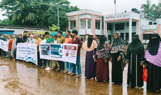 কলাপাড়ার সকল স্থাপনাকে রুফটপ সোলারের আওতায় আনার দাবিতে মানববন্ধন