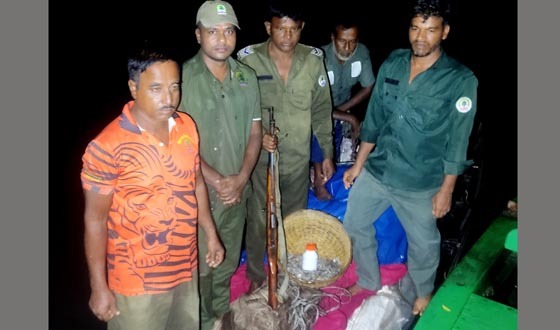 কয়রায় ১২০ কেজি বিষযুক্ত চিংড়ি মাছ জব্দ